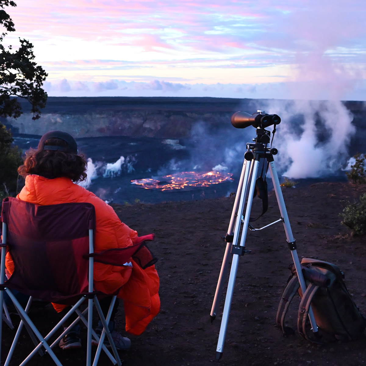 Lava lake in the Halema'uma'u crater seen from Kialuea Overlook